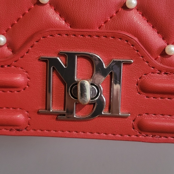 Gorgeous Red Quilted Strappy Shoulder Bag - Picture 2 of 13